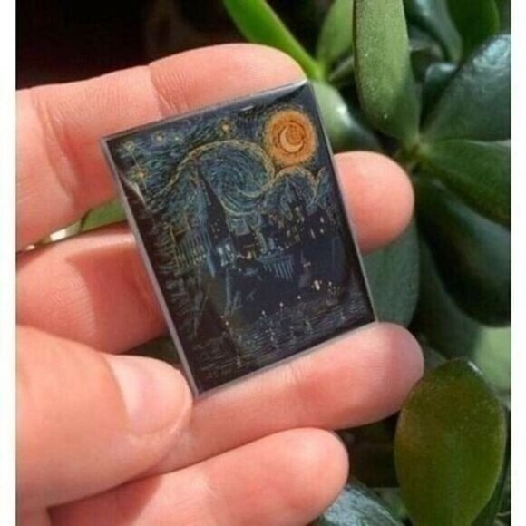3/20 Hogwarts Harry Potter Van Gogh Pin - Picture 1 of 2